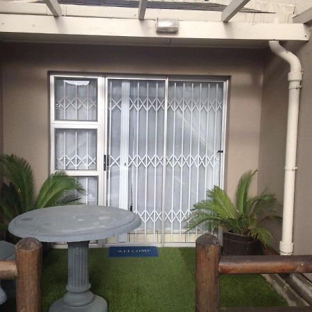Smithland Guest Apartments Cape Town Bellville Exterior photo