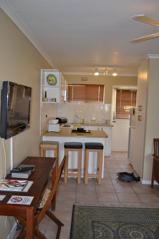Smithland Guest Apartments Cape Town Bellville Exterior photo