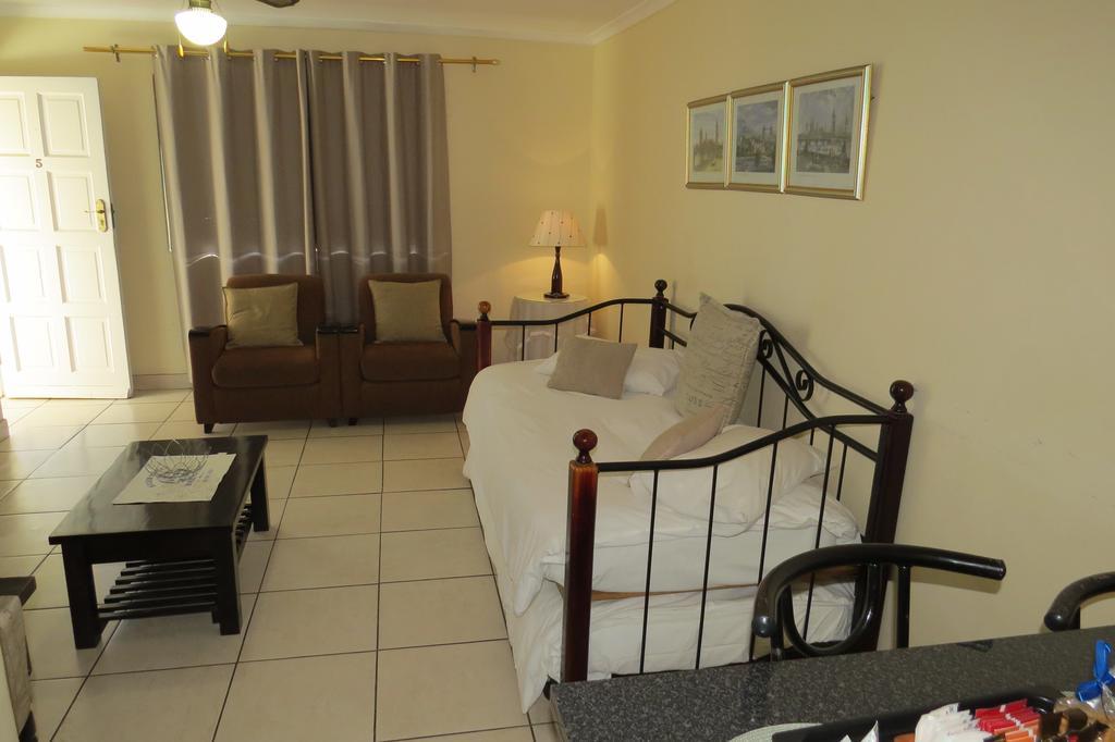 Smithland Guest Apartments Cape Town Bellville Exterior photo