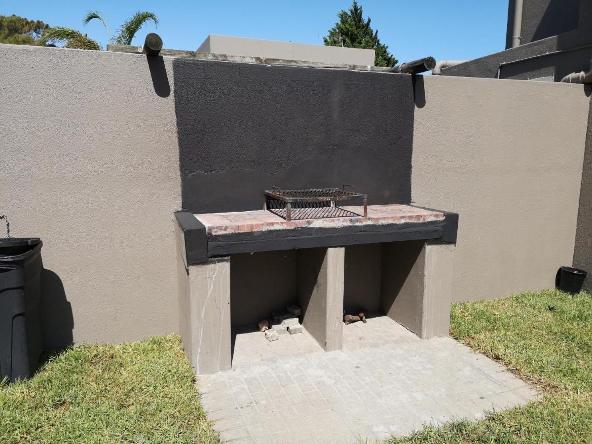 Smithland Guest Apartments Cape Town Bellville Exterior photo